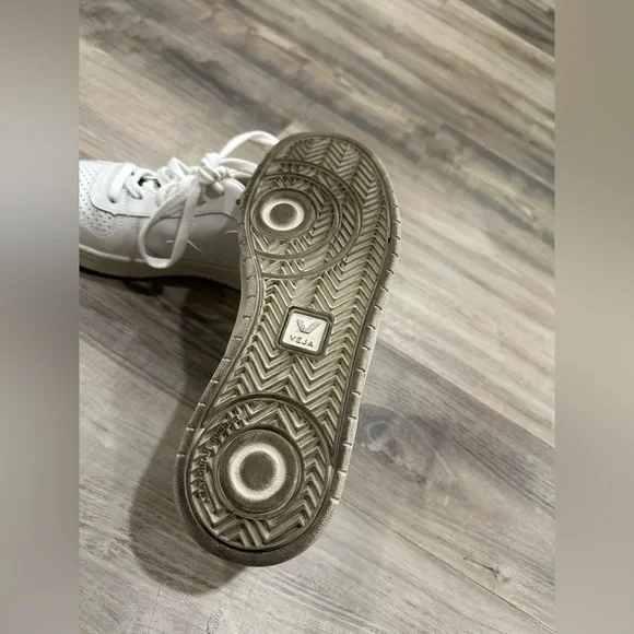 Veja V-10 All White Colorway Casual Sneakers Size 9 - Picture 5 of 6